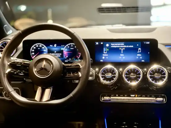 MERCEDES-BENZ-GLA 200-2025