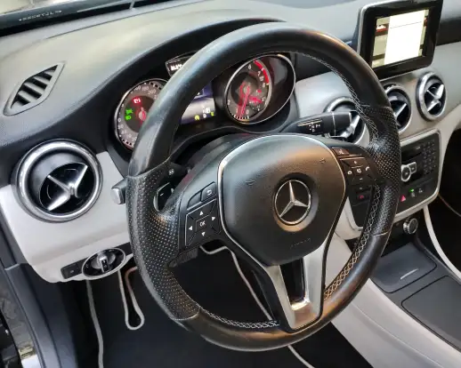 MERCEDES-BENZ-GLA 200-2015