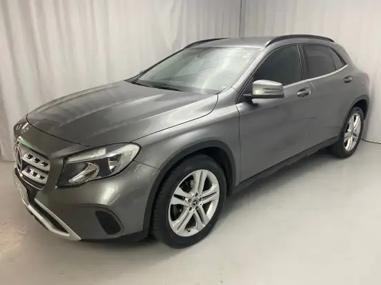 MERCEDES-BENZ-GLA 200-2017