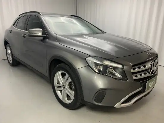 MERCEDES-BENZ-GLA 200-2017