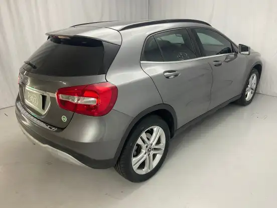 MERCEDES-BENZ-GLA 200-2017