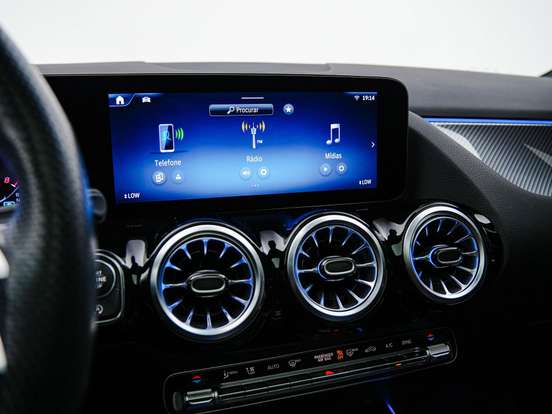 MERCEDES-BENZ-GLA 200-2023