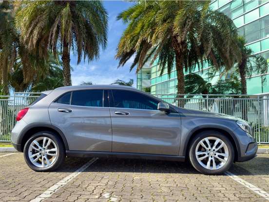 MERCEDES-BENZ-GLA 200-2014