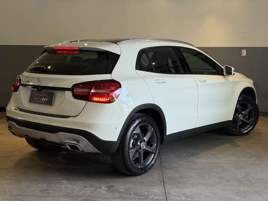 MERCEDES-BENZ-GLA 200-2018