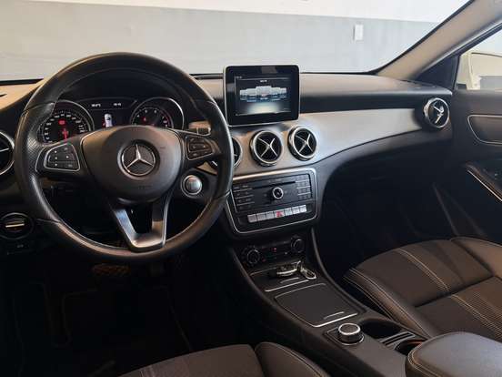 MERCEDES-BENZ-GLA 200-2018