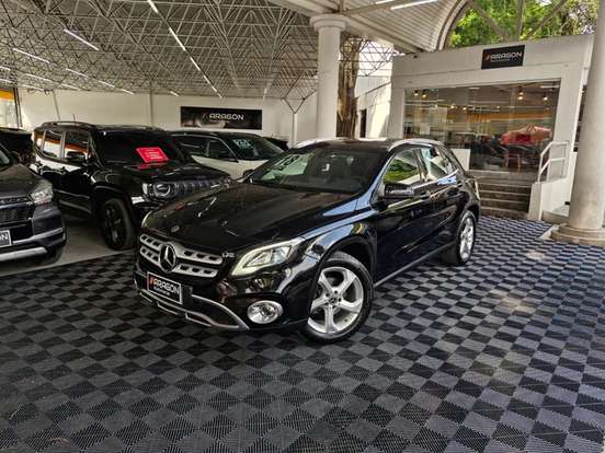 MERCEDES-BENZ-GLA 200-2017