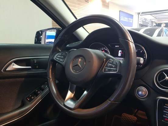 MERCEDES-BENZ-GLA 200-2018