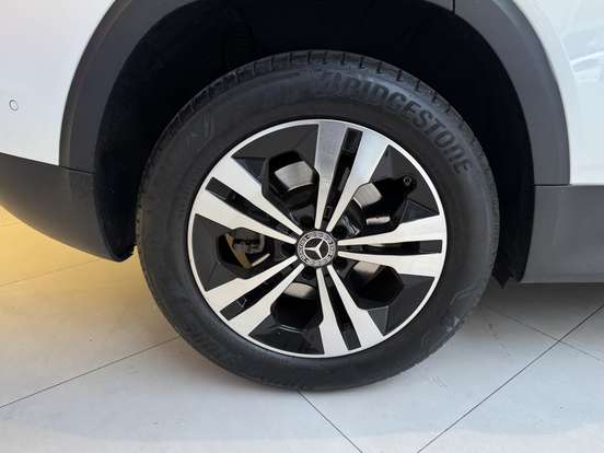 MERCEDES-BENZ-GLB 200-2021