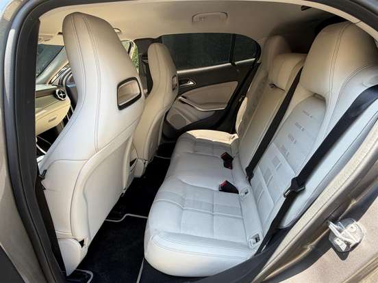 MERCEDES-BENZ-GLA 200-2018