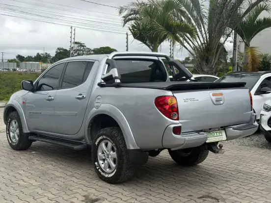 MITSUBISHI-L200 TRITON-2.4 HLS 4X2 CD 16V FLEX 4P MANUAL MITSUBISHI-L200 TRITON-2015