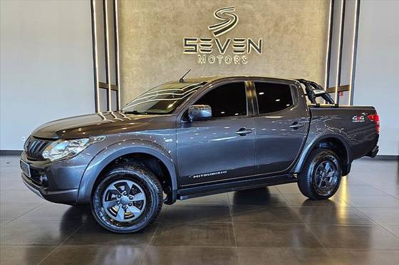 MITSUBISHI L200 TRITON 2.4 16V TURBO DIESEL SPORT GLS CD 4P 4X4 AUTOMÁTICO