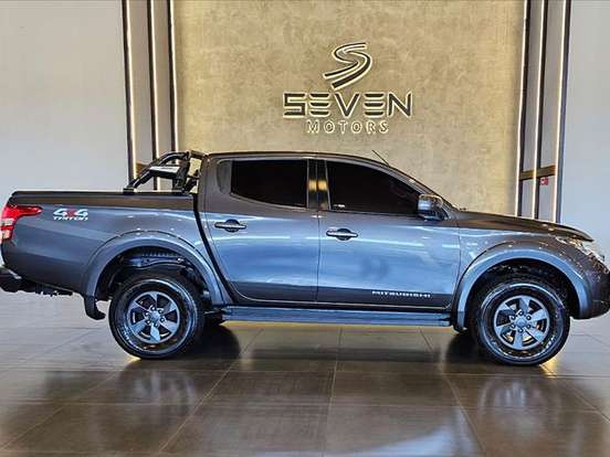 MITSUBISHI-L200 TRITON-2.4 16V TURBO DIESEL SPORT GLS CD 4P 4X4 AUTOMÁTICO MITSUBISHI-L200 TRITON-2018