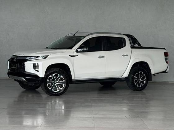 MITSUBISHI L200 TRITON 2.4 16V TURBO DIESEL SPORT HPE-S CD 4P 4X4 AUTOMÁTICO
