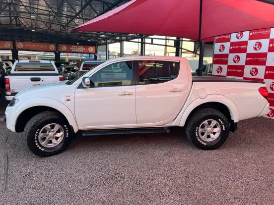 MITSUBISHI-L200 TRITON-3.2 HPE 4X4 CD 16V TURBO INTERCOOLER DIESEL 4P AUTOMÁTICO MITSUBISHI-L200 TRITON-2015