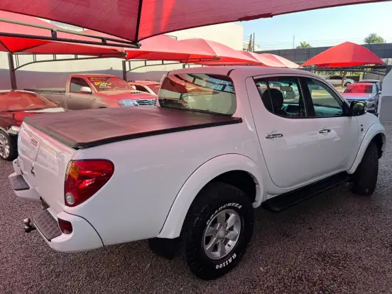 MITSUBISHI-L200 TRITON-3.2 HPE 4X4 CD 16V TURBO INTERCOOLER DIESEL 4P AUTOMÁTICO MITSUBISHI-L200 TRITON-2015