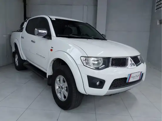 MITSUBISHI-L200 TRITON-3.5 HPE 4X4 CD V6 24V FLEX 4P AUTOMÁTICO MITSUBISHI-L200 TRITON-2011
