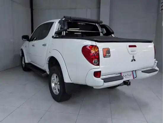 MITSUBISHI-L200 TRITON-2011