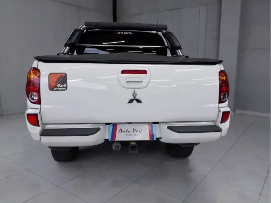 MITSUBISHI-L200 TRITON-3.5 HPE 4X4 CD V6 24V FLEX 4P AUTOMÁTICO MITSUBISHI-L200 TRITON-2011