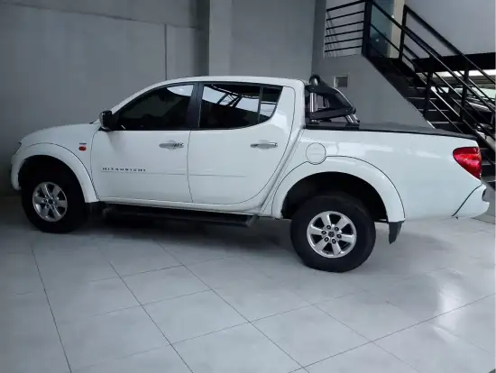 MITSUBISHI-L200 TRITON-2011