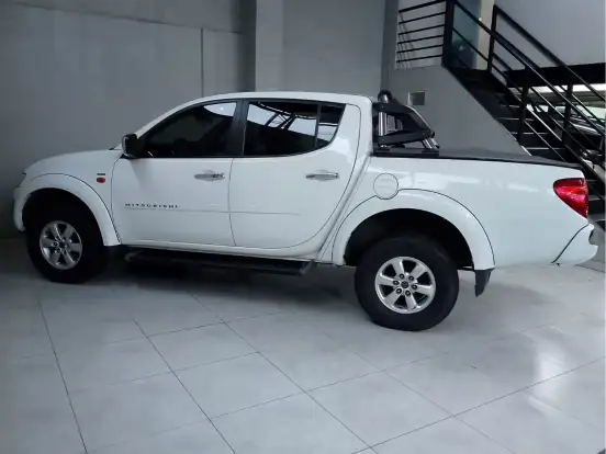 MITSUBISHI-L200 TRITON-3.5 HPE 4X4 CD V6 24V FLEX 4P AUTOMÁTICO MITSUBISHI-L200 TRITON-2011