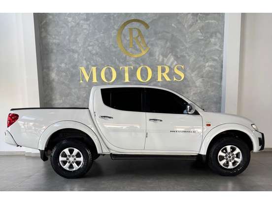 MITSUBISHI-L200 TRITON-3.5 HPE 4X4 CD V6 24V FLEX 4P AUTOMÁTICO MITSUBISHI-L200 TRITON-2011