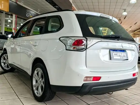 MITSUBISHI-OUTLANDER-2.0 16V GASOLINA 4P AUTOMÁTICO MITSUBISHI-OUTLANDER-2014