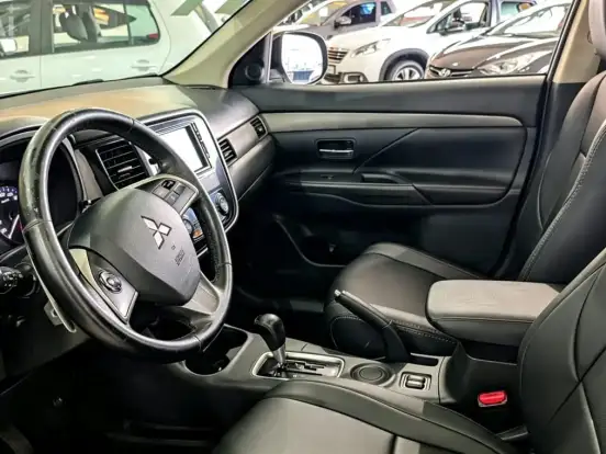 MITSUBISHI-OUTLANDER-2.0 16V GASOLINA 4P AUTOMÁTICO MITSUBISHI-OUTLANDER-2014