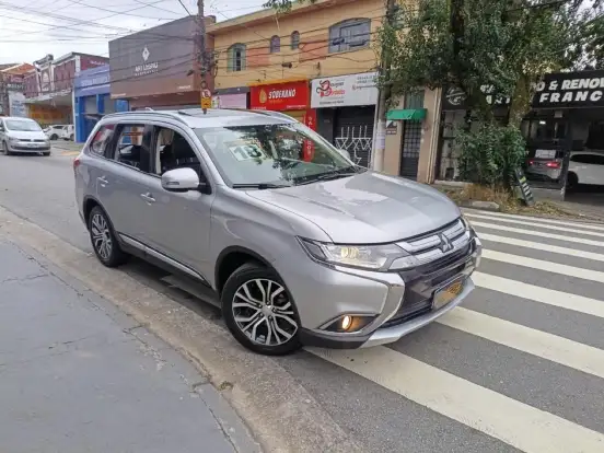 MITSUBISHI-OUTLANDER-2018