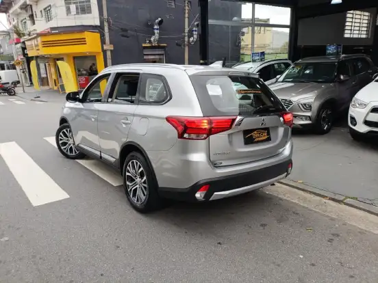 MITSUBISHI-OUTLANDER-2.0 COMFORT 16V GASOLINA 4P AUTOMÁTICO MITSUBISHI-OUTLANDER-2018