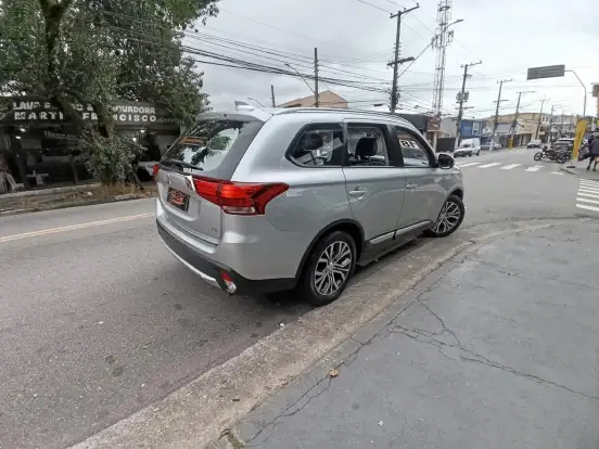MITSUBISHI-OUTLANDER-2.0 COMFORT 16V GASOLINA 4P AUTOMÁTICO MITSUBISHI-OUTLANDER-2018