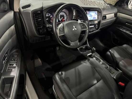 MITSUBISHI-OUTLANDER-2014