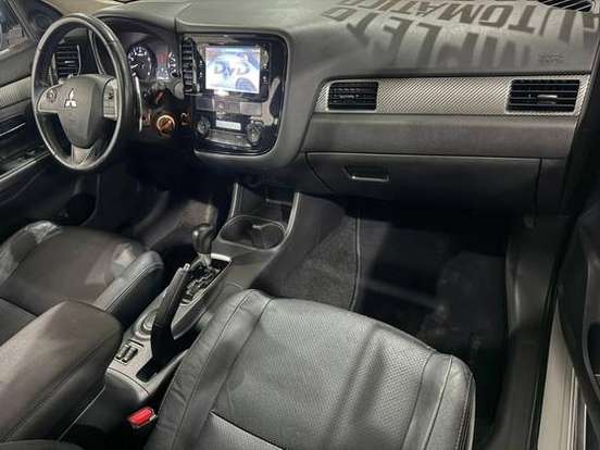 MITSUBISHI-OUTLANDER-2.0 16V GASOLINA 4P AUTOMÁTICO MITSUBISHI-OUTLANDER-2014