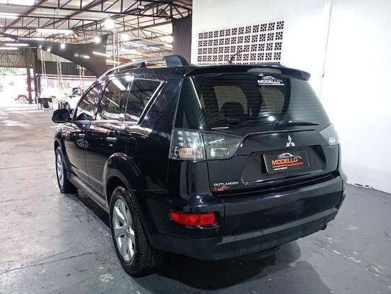 MITSUBISHI-OUTLANDER-2011