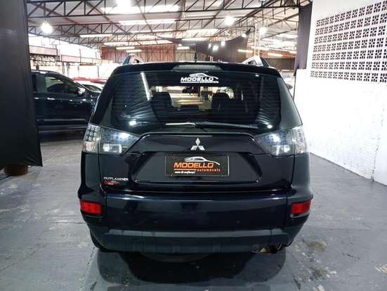 MITSUBISHI-OUTLANDER-2011