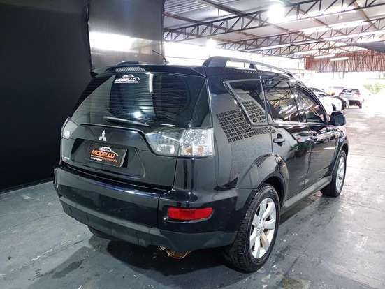 MITSUBISHI-OUTLANDER-2011