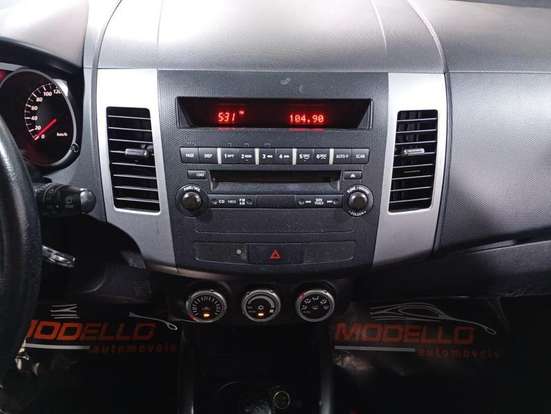 MITSUBISHI-OUTLANDER-2011