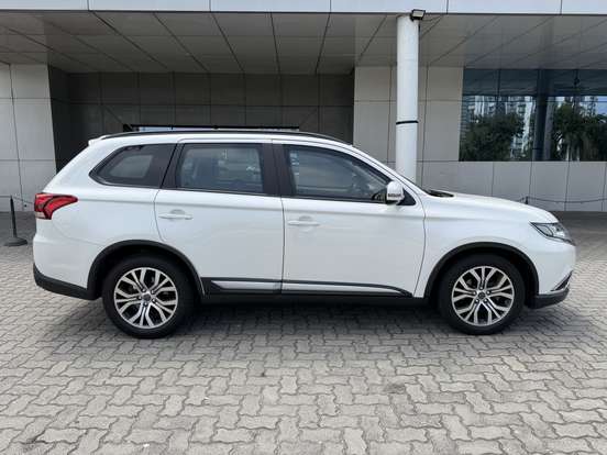 MITSUBISHI-OUTLANDER-2.0 16V GASOLINA 4P AUTOMÁTICO MITSUBISHI-OUTLANDER-2015