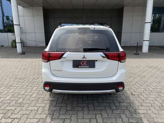 MITSUBISHI-OUTLANDER-2015