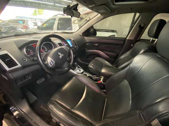 MITSUBISHI-OUTLANDER-2012