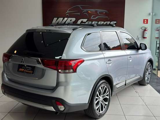 MITSUBISHI-OUTLANDER-2.0 16V GASOLINA 4P AUTOMÁTICO MITSUBISHI-OUTLANDER-2016