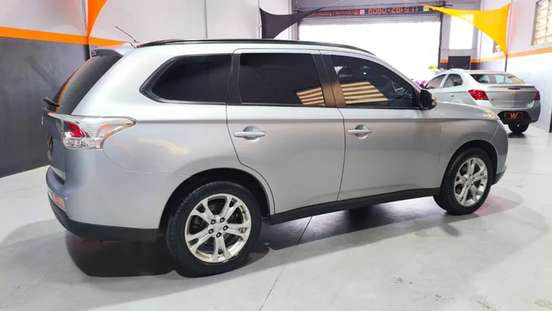 MITSUBISHI-OUTLANDER-2.0 16V GASOLINA 4P AUTOMÁTICO MITSUBISHI-OUTLANDER-2014