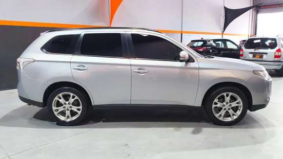 MITSUBISHI-OUTLANDER-2.0 16V GASOLINA 4P AUTOMÁTICO MITSUBISHI-OUTLANDER-2014