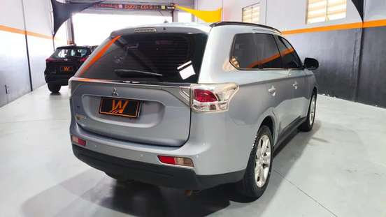 MITSUBISHI-OUTLANDER-2.0 16V GASOLINA 4P AUTOMÁTICO MITSUBISHI-OUTLANDER-2014