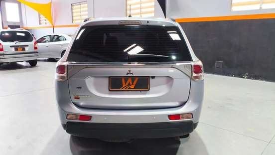 MITSUBISHI-OUTLANDER-2.0 16V GASOLINA 4P AUTOMÁTICO MITSUBISHI-OUTLANDER-2014