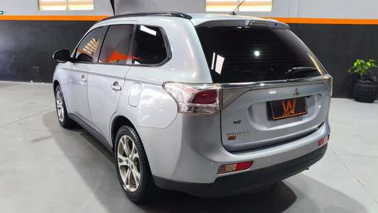 MITSUBISHI-OUTLANDER-2014