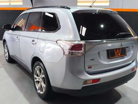 MITSUBISHI-OUTLANDER-2.0 16V GASOLINA 4P AUTOMÁTICO MITSUBISHI-OUTLANDER-2014