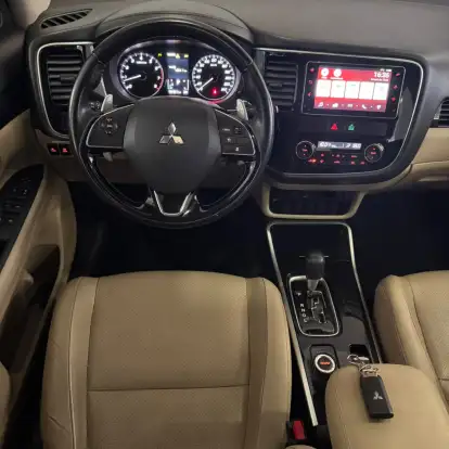 MITSUBISHI-OUTLANDER-3.0 GT 4X4 V6 24V GASOLINA 4P AUTOMÁTICO MITSUBISHI-OUTLANDER-2017