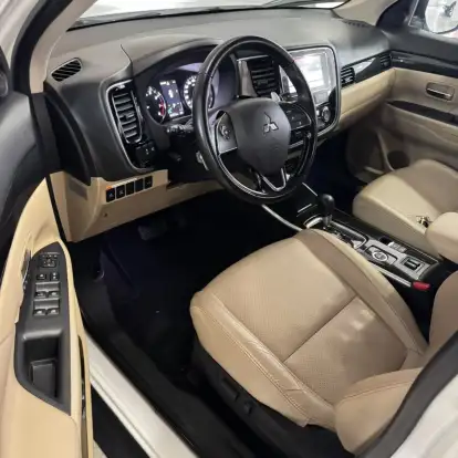 MITSUBISHI-OUTLANDER-2017