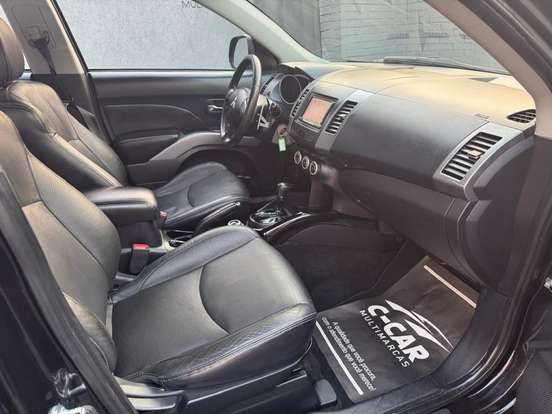 MITSUBISHI-OUTLANDER-2009