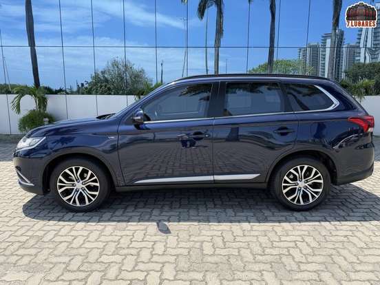 MITSUBISHI-OUTLANDER-3.0 GT 4X4 V6 24V GASOLINA 4P AUTOMÁTICO MITSUBISHI-OUTLANDER-2015